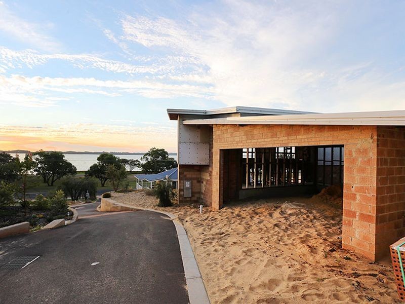 2/215 Old Coast road, Australind WA 6233