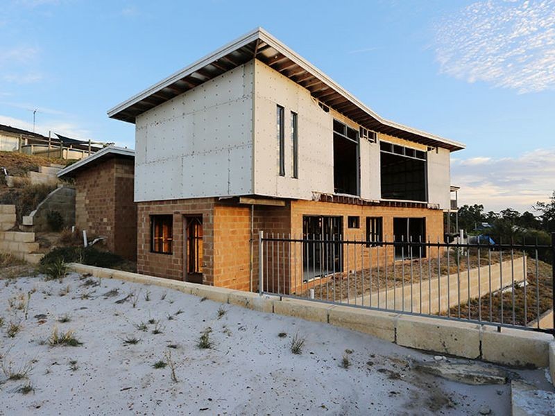 2/215 Old Coast road, Australind WA 6233