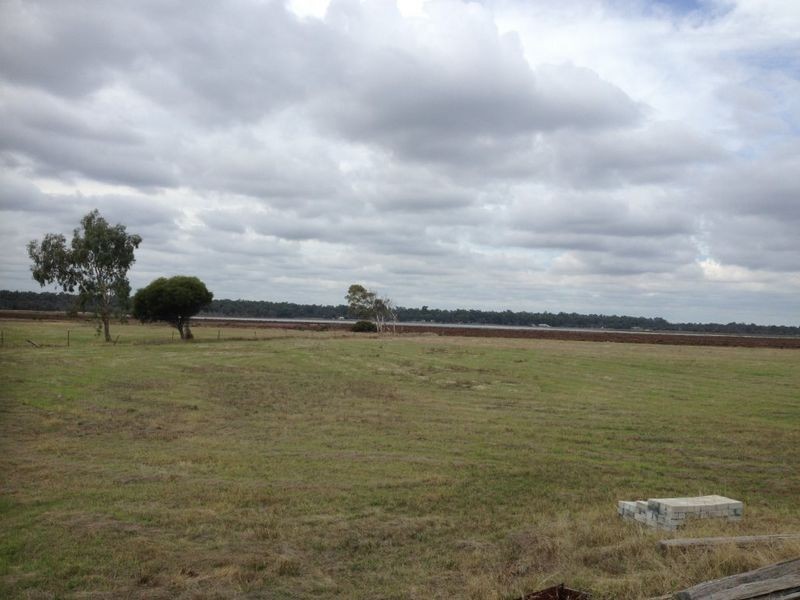 4 Ballarat Road, Wonnerup WA 6280