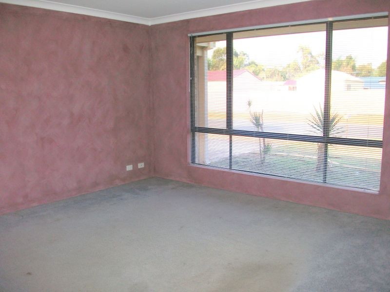 6 Butcherbird Court, Eaton WA 6232