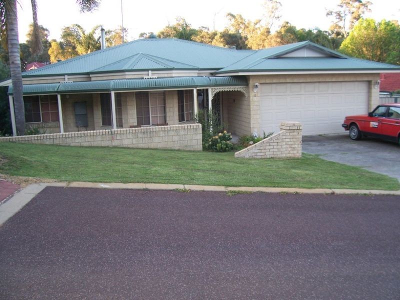 12 Christchurch Place, College Grove WA 6230