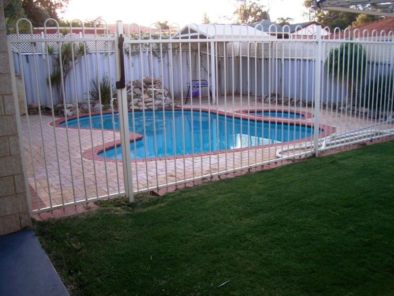 12 Christchurch Place, College Grove WA 6230