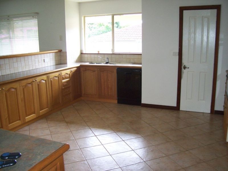 12 Christchurch Place, College Grove WA 6230