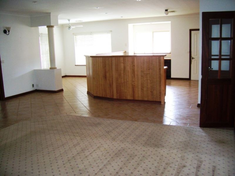 12 Christchurch Place, College Grove WA 6230