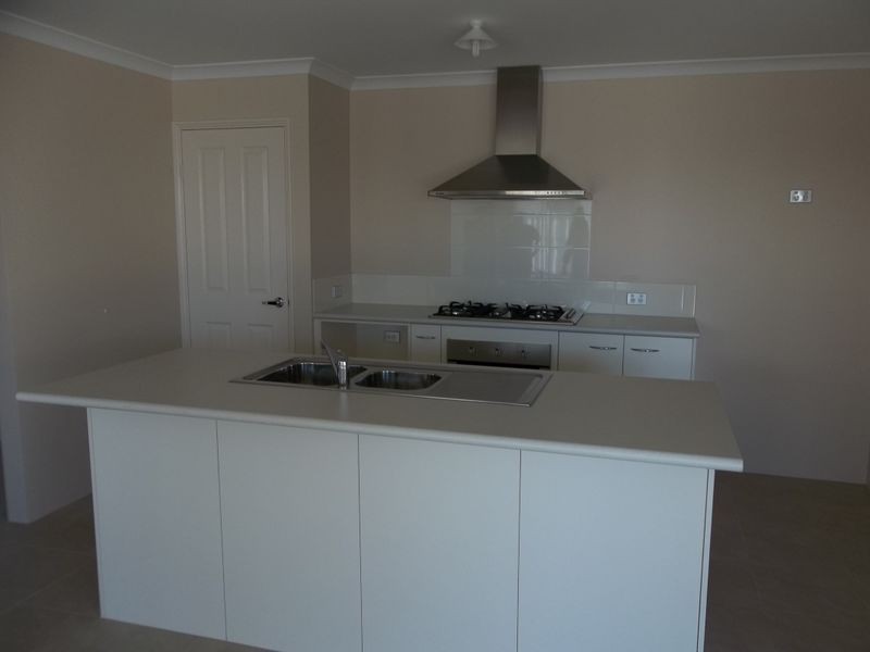21 Murtin Road, Dalyellup WA 6230