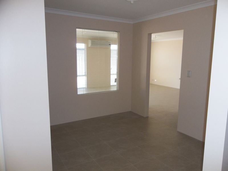 21 Murtin Road, Dalyellup WA 6230