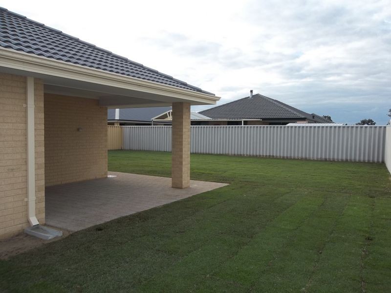 21 Murtin Road, Dalyellup WA 6230