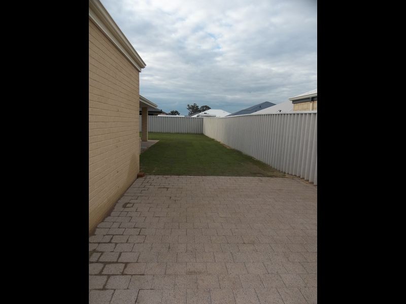 21 Murtin Road, Dalyellup WA 6230