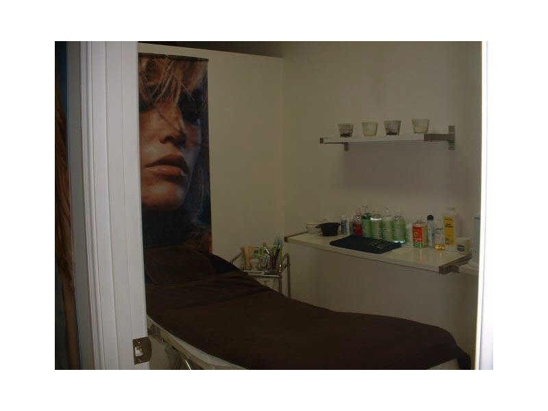 Golden Cutz, Nerang QLD 4211