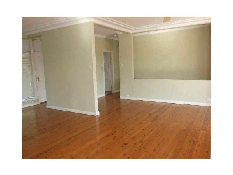 33 Peronne Avenue, Clontarf NSW 2093