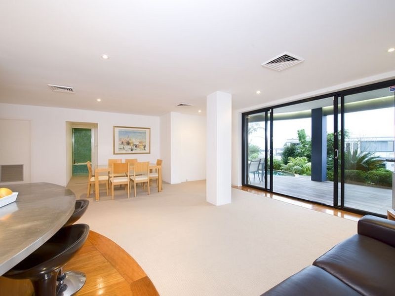 27 Edgecliffe Esplanade, Seaforth NSW 2092