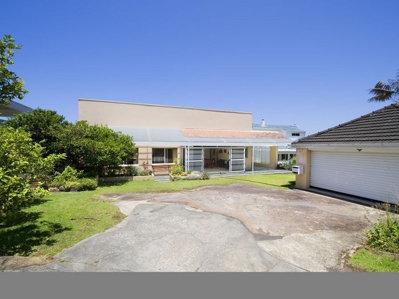 8 Avona Crescent, Seaforth NSW 2092