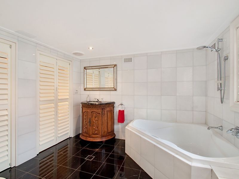 52 Ponsonby Parade, Seaforth NSW 2092