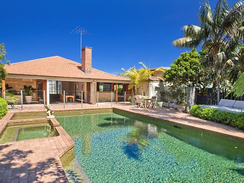 10 Avona Crescent, Seaforth NSW 2092