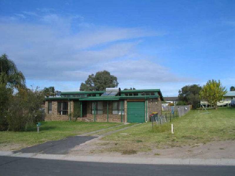12 Heffernan Place, Moruya NSW 2537