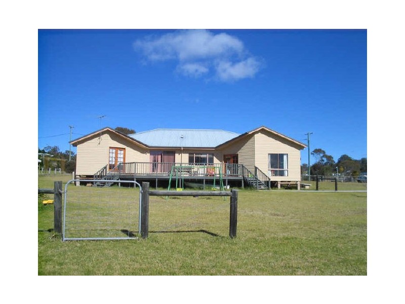 9 Yarimup Place, Moruya NSW 2537