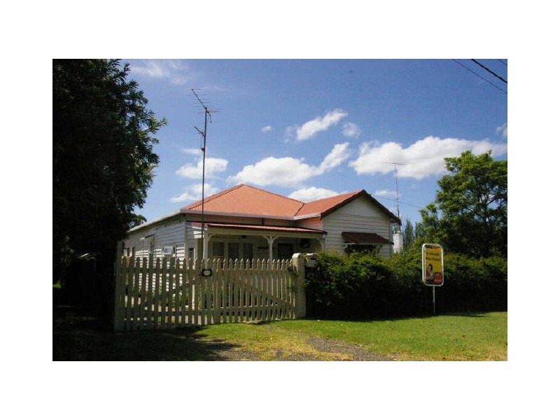 24 Page Street, Moruya NSW 2537
