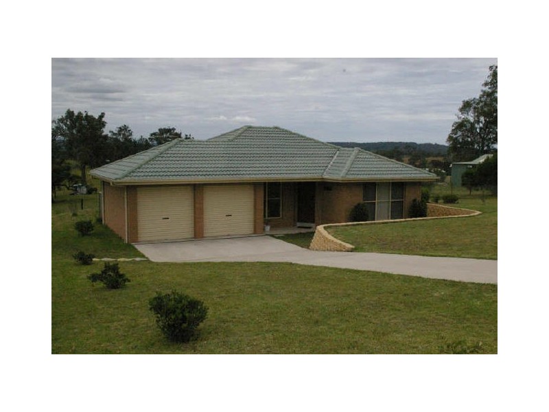 27 Maluka Ave, Moruya NSW 2537