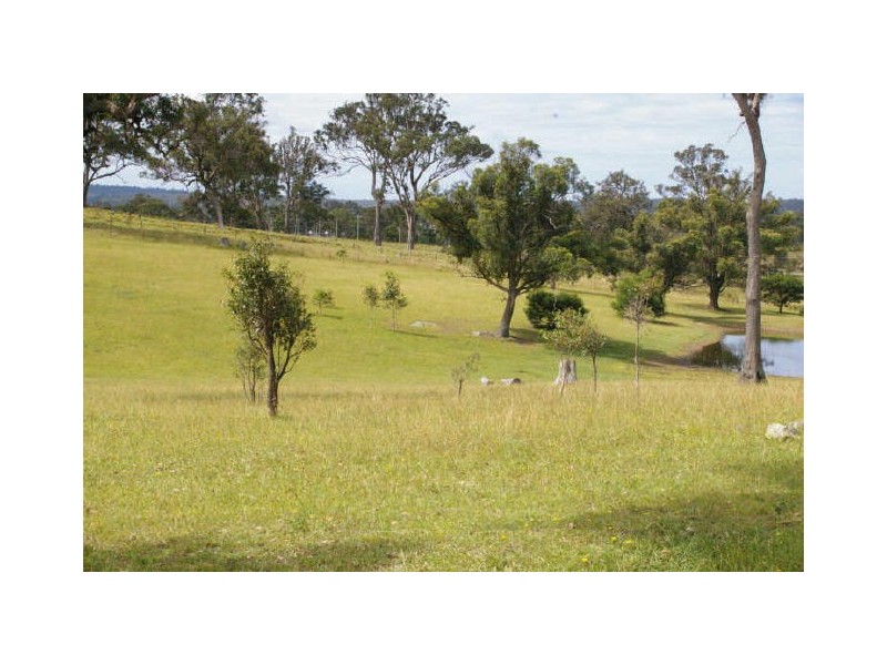 27 Maluka Ave, Moruya NSW 2537