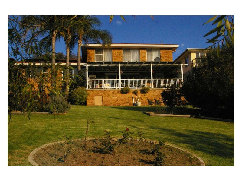 42 Dell Parade, Moruya Heads NSW 2537