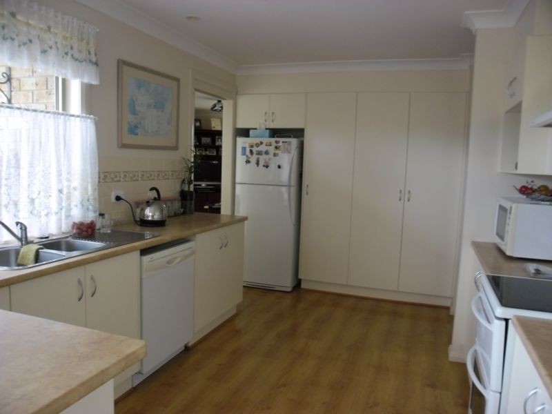 6 Campbell Street, Moruya NSW 2537