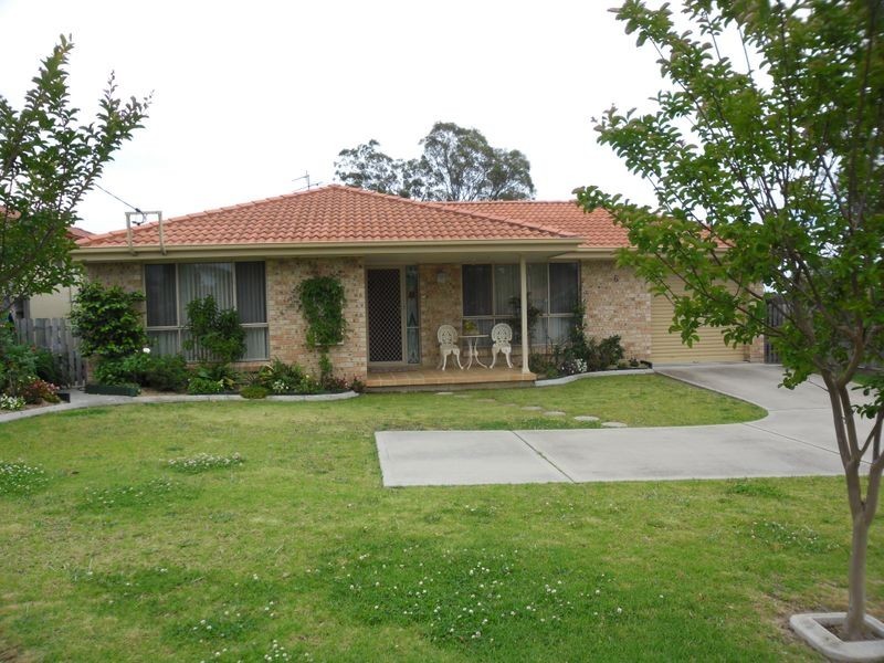 6 Campbell Street, Moruya NSW 2537