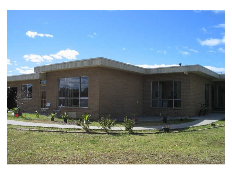 6 Noads Place, Moruya NSW 2537