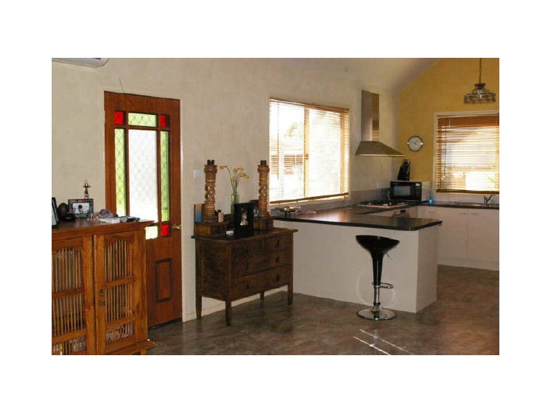 27 Moruya Street, Moruya NSW 2537