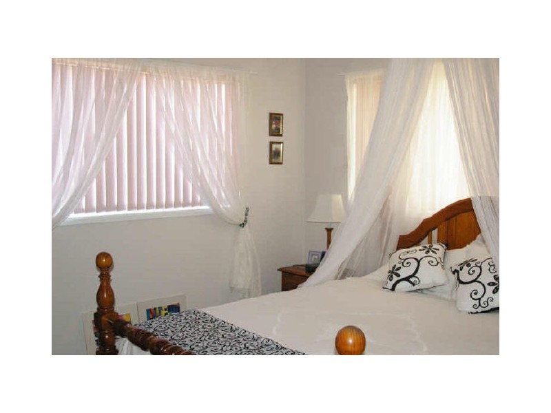 27 Moruya Street, Moruya NSW 2537