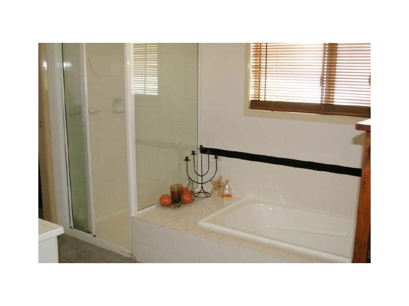 27 Moruya Street, Moruya NSW 2537