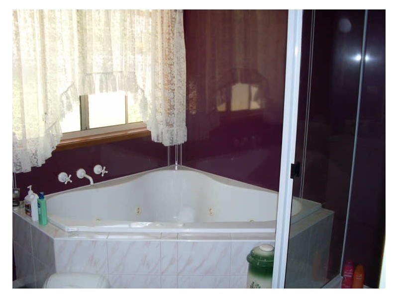 18 Halyard Drive, Moruya Heads NSW 2537