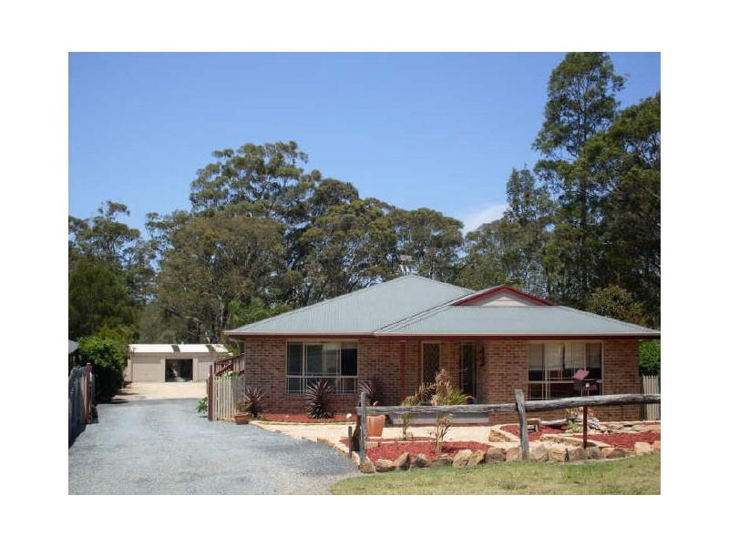 18 Renee Crescent, Moruya Heads NSW 2537