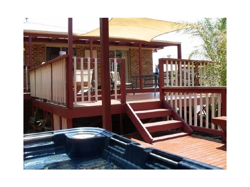 18 Renee Crescent, Moruya Heads NSW 2537