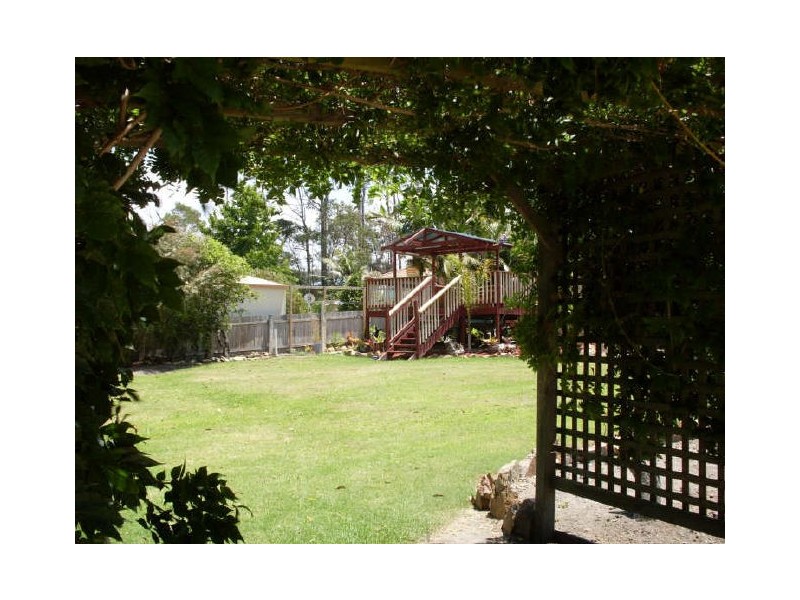 18 Renee Crescent, Moruya Heads NSW 2537