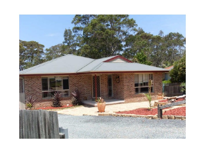 18 Renee Crescent, Moruya Heads NSW 2537