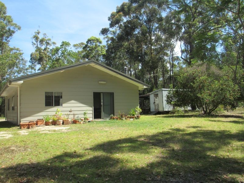 210 Percy Davis Drive, Moruya NSW 2537