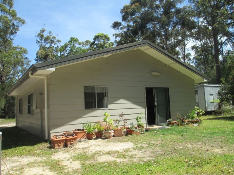 210 Percy Davis Drive, Moruya NSW 2537