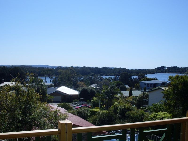 8 Davis Place, Moruya Heads NSW 2537