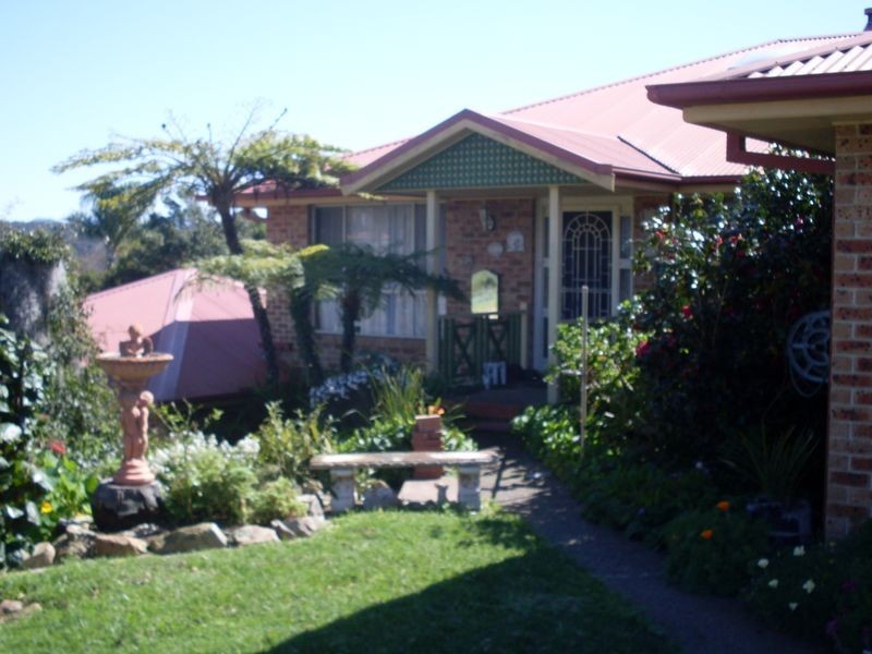 8 Davis Place, Moruya Heads NSW 2537