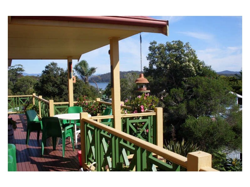 8 Davis Place, Moruya Heads NSW 2537