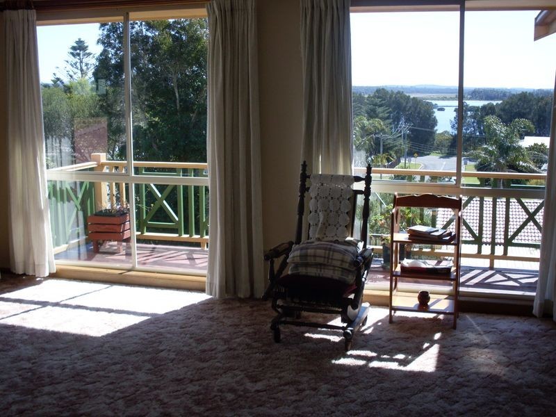 8 Davis Place, Moruya Heads NSW 2537
