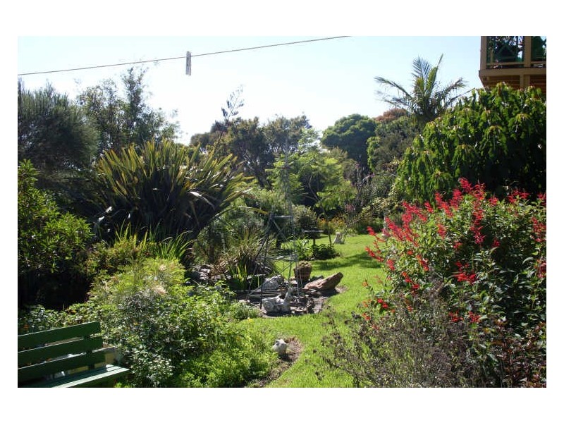8 Davis Place, Moruya Heads NSW 2537