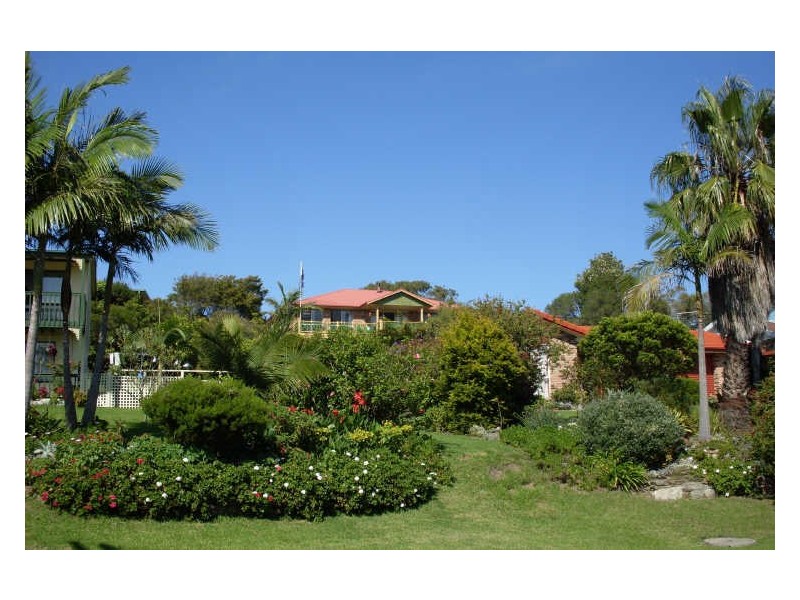 8 Davis Place, Moruya Heads NSW 2537