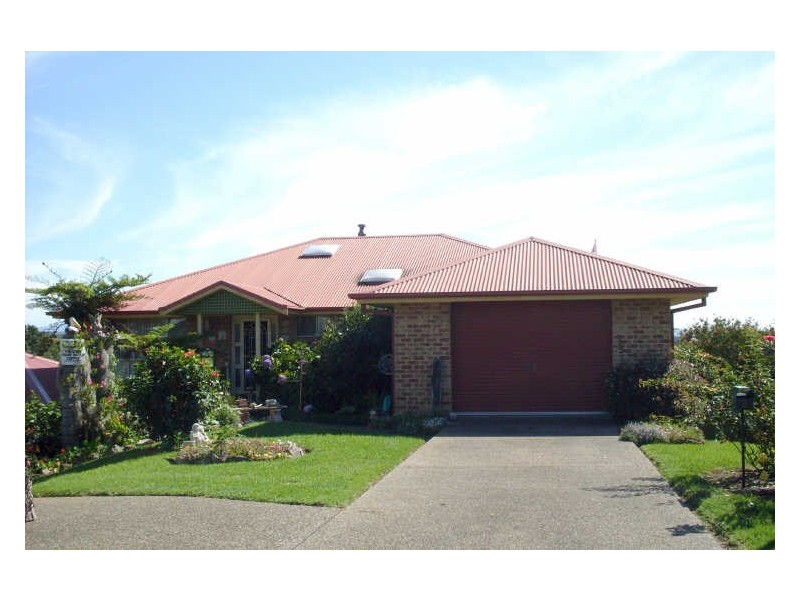 8 Davis Place, Moruya Heads NSW 2537