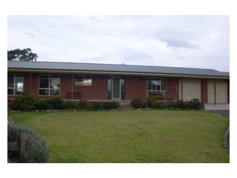 6 Carrie Crescent, Moruya NSW 2537