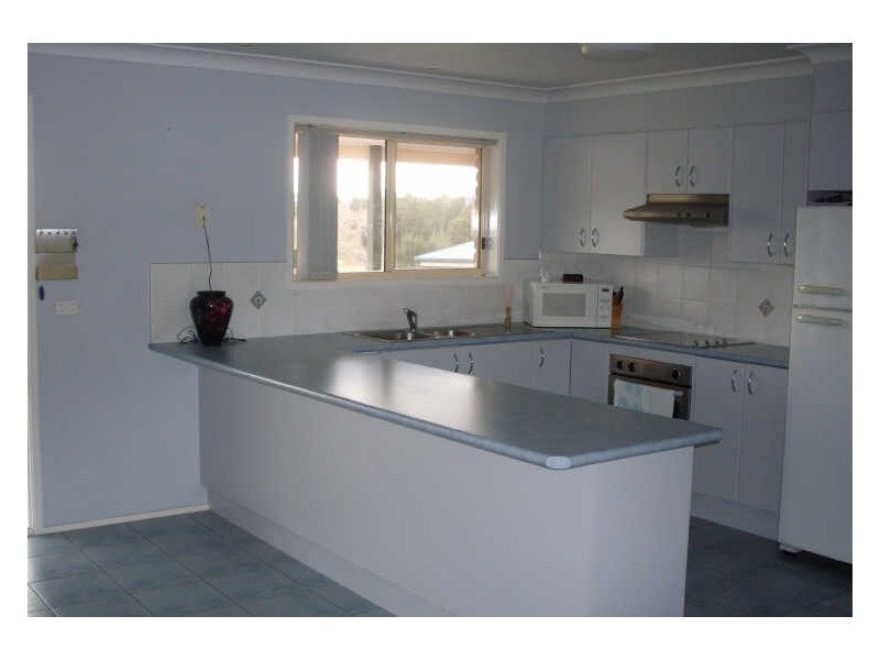 6 Carrie Crescent, Moruya NSW 2537