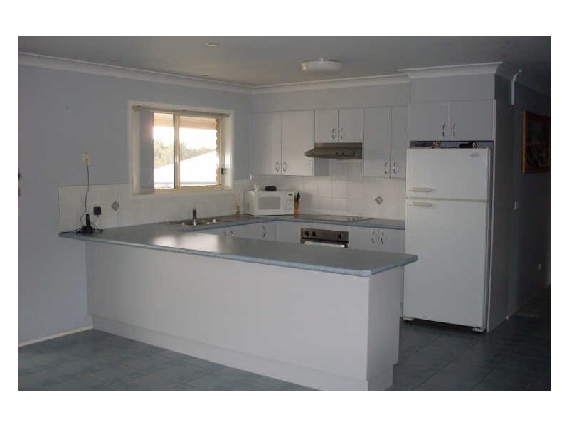 6 Carrie Crescent, Moruya NSW 2537