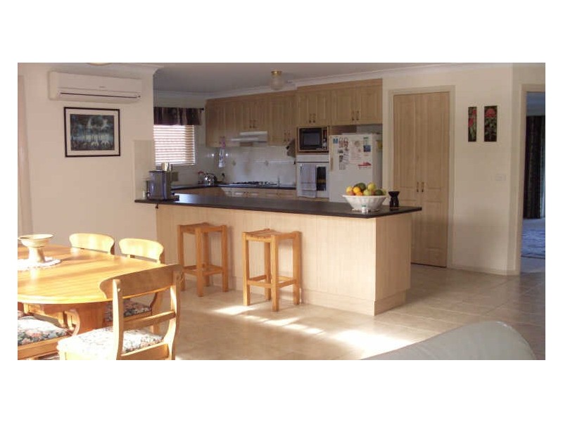 18 Panorama Parade, Moruya NSW 2537