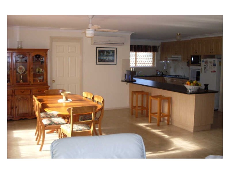 18 Panorama Parade, Moruya NSW 2537