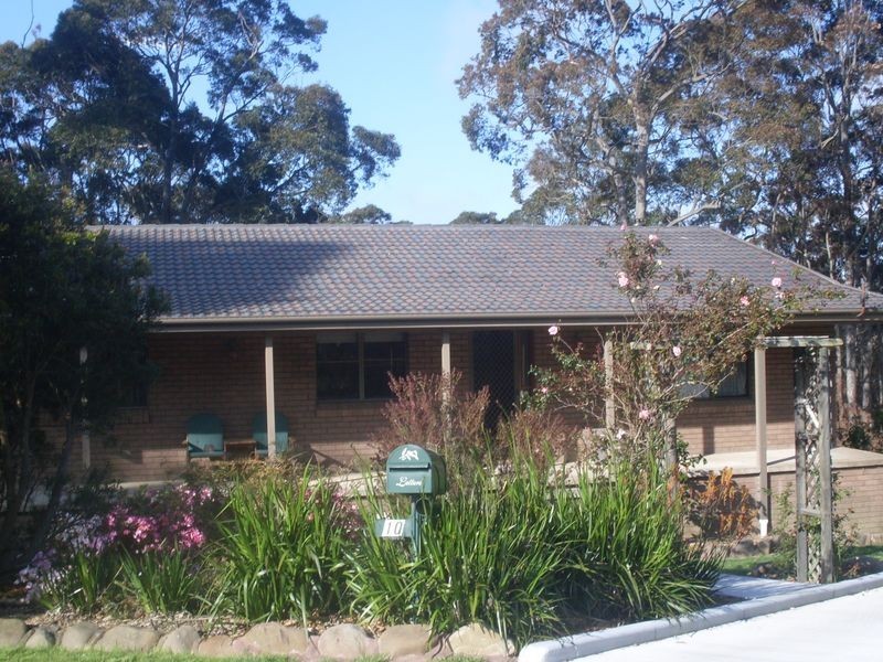 10 Grove Place, Moruya Heads NSW 2537